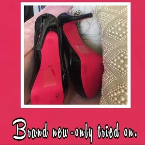 NWOT Pink Soles!! Size 8 platform stiletto!